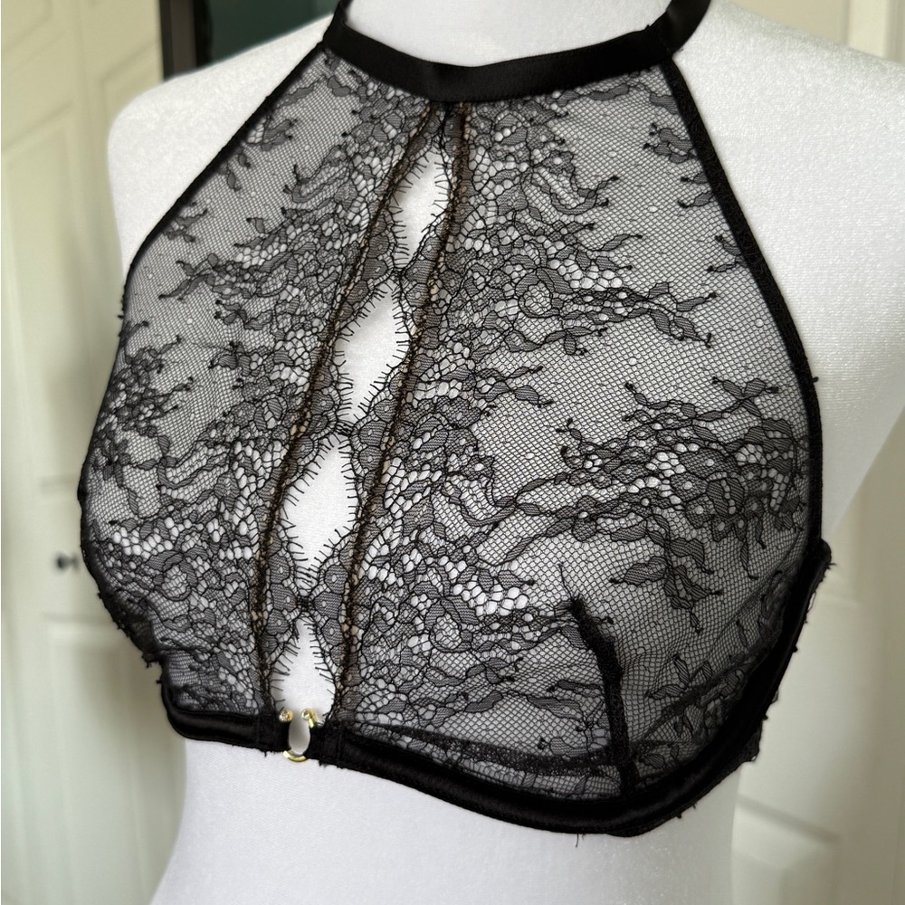 Victoria's Secret Black Lace Halter Bra - size 32D